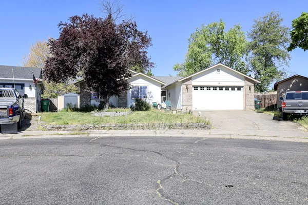 $360,000 | 17 Blue Heron Court, Eagle Point, OR 97524