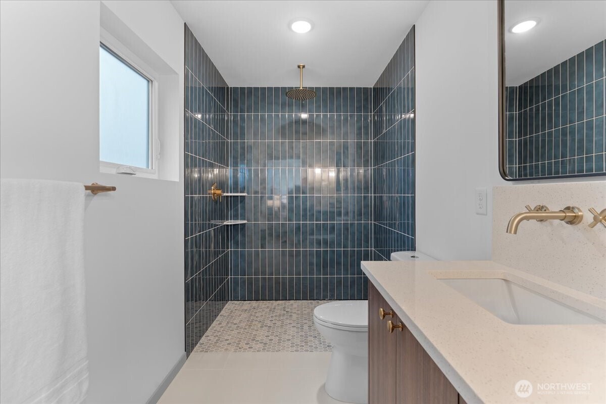 4106 49th Avenue Southwest Seattle, WA 98116 - Photo 11 of 17