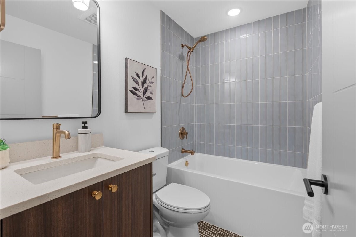 4106 49th Avenue Southwest Seattle, WA 98116 - Photo 15 of 17