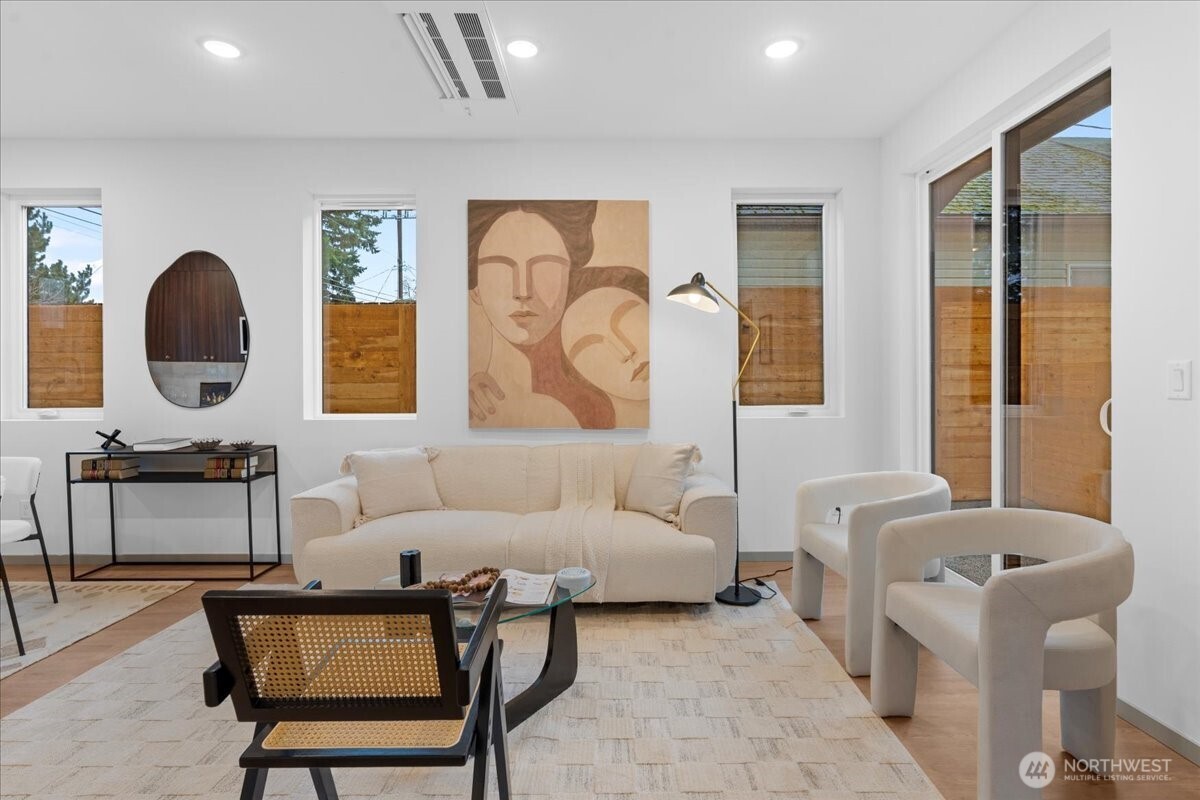 4106 49th Avenue Southwest Seattle, WA 98116 - Photo 2 of 17