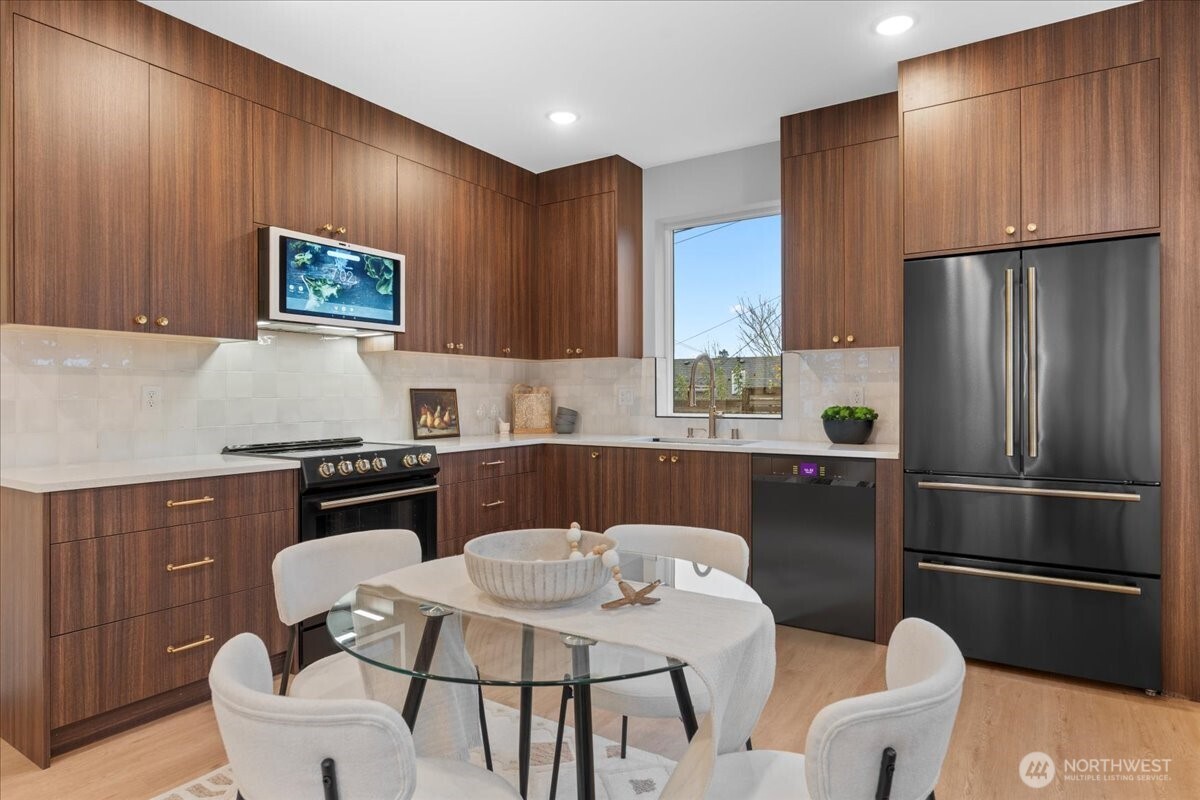 4106 49th Avenue Southwest Seattle, WA 98116 - Photo 4 of 17