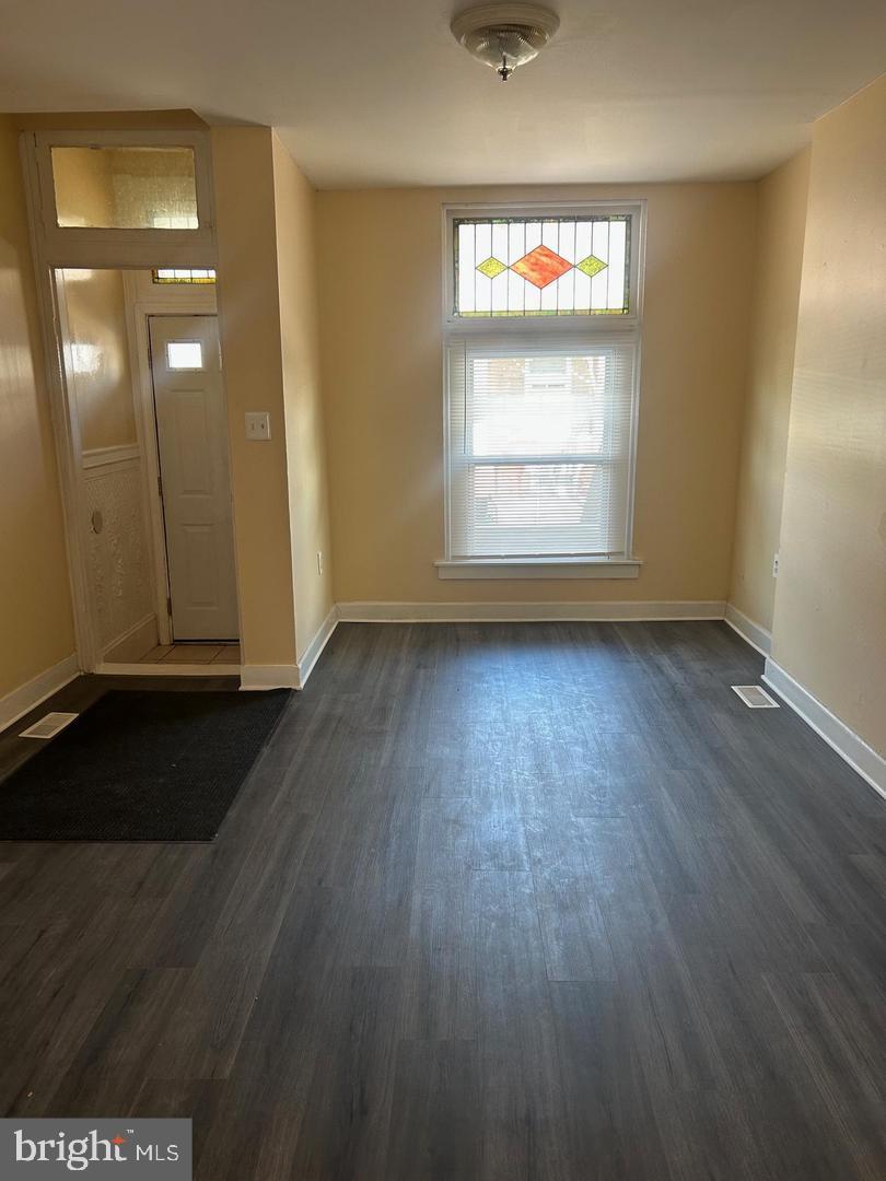 1633 Normal Avenue Baltimore, MD 21213 - Photo 4 of 15 Bright entryway with charming stained glass.