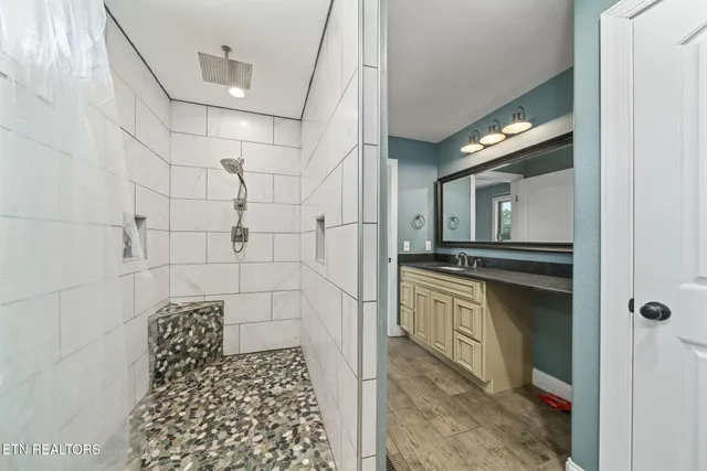 $549,900 | 1112 Gray Eagle Drive, Crossville, TN 38572