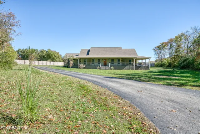 $549,900 | 1112 Gray Eagle Drive, Crossville, TN 38572