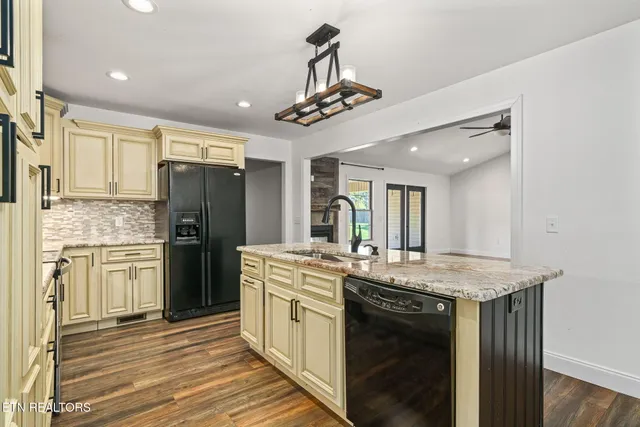 $549,900 | 1112 Gray Eagle Drive, Crossville, TN 38572