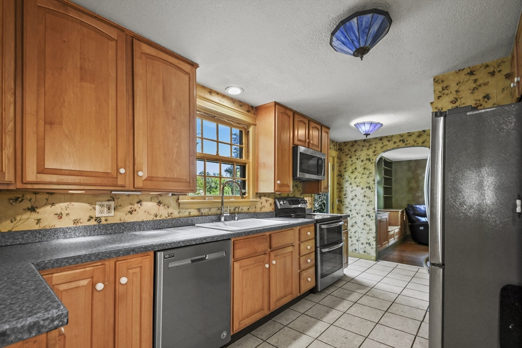 80 Prudential Road Worcester, MA 01606 - Photo 7 of 25 Gallery Image 7