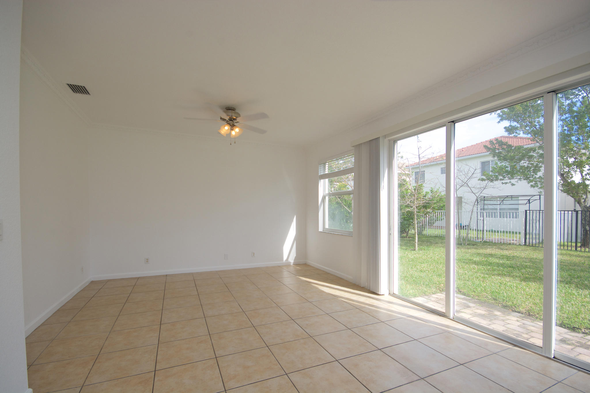 1254 Rose Gate Boulevard Riviera Beach, FL 33404 - Photo 8 of 27 DSC_3610