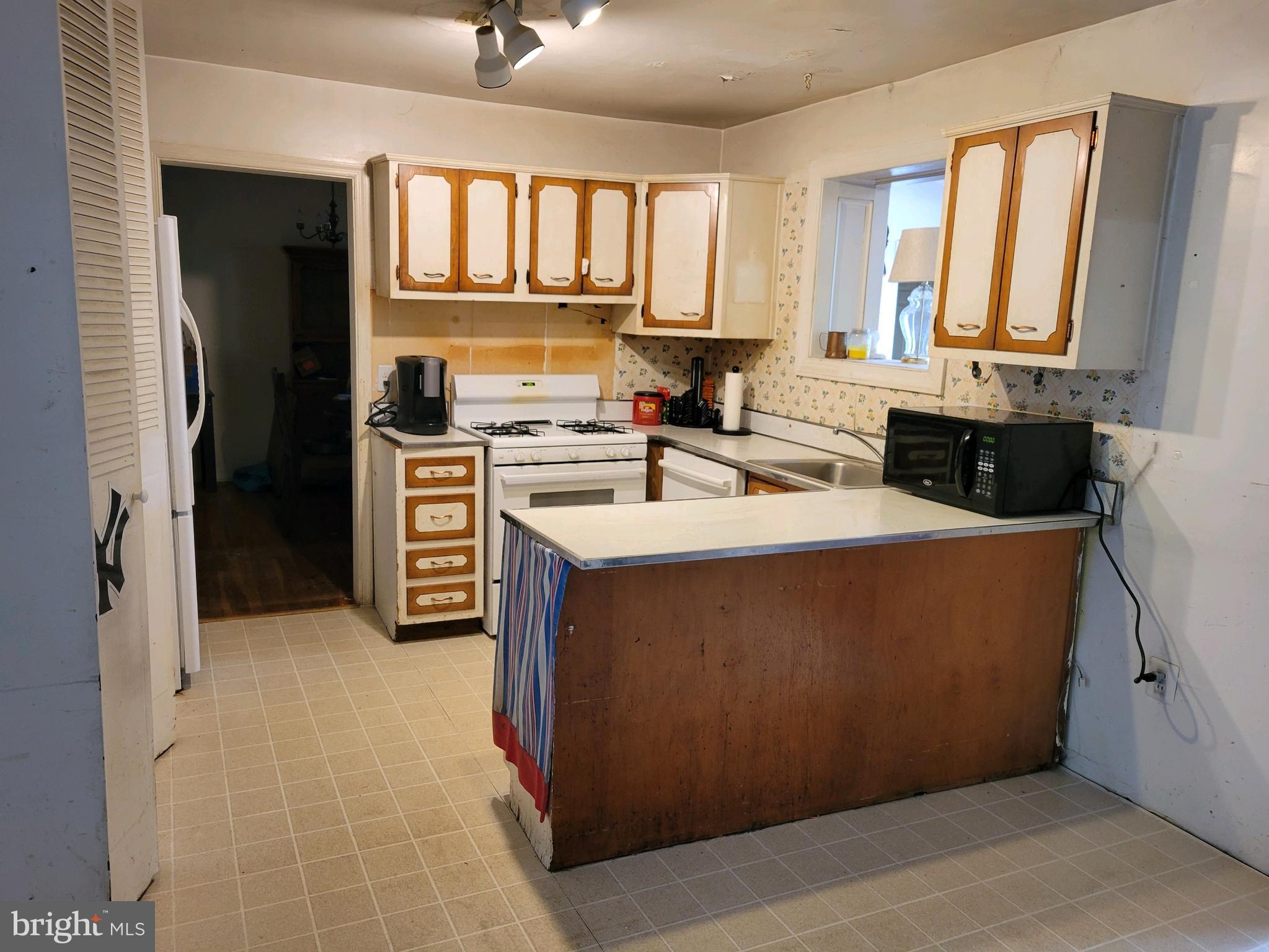 5301 Rolling Road Springfield, VA 22151 - Photo 4 of 7