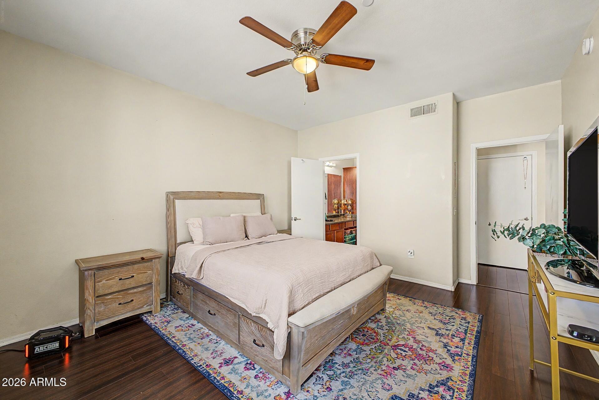 3302 North 7th Street, Unit 354 Phoenix, AZ 85014 - Photo 13 of 32 a bedroom with a bed and a potted plant