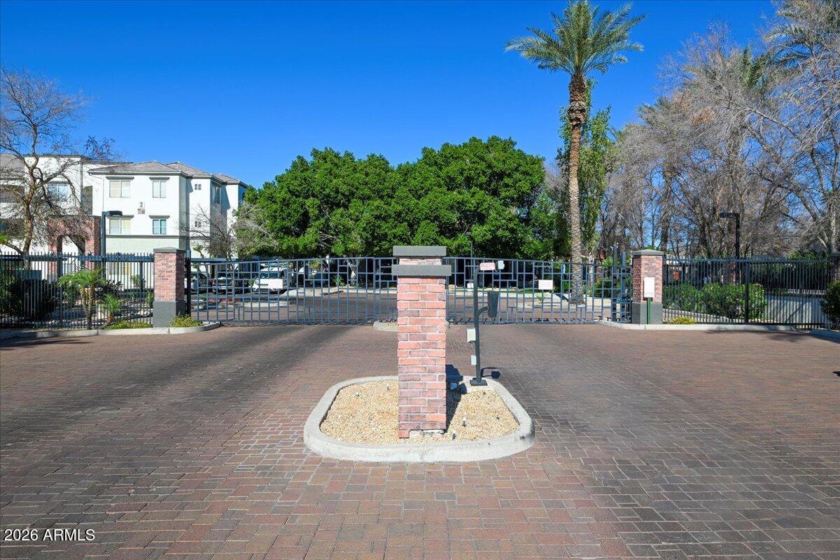 3302 North 7th Street, Unit 354 Phoenix, AZ 85014 - Photo 30 of 32 a view of a basketball court