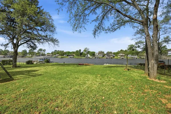 a view of an outdoor space