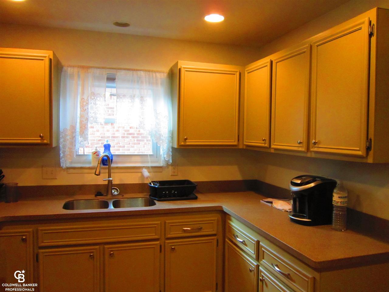 11374 Common Road Warren, MI 48093 - Photo 16 of 52 31239118-16.JPG