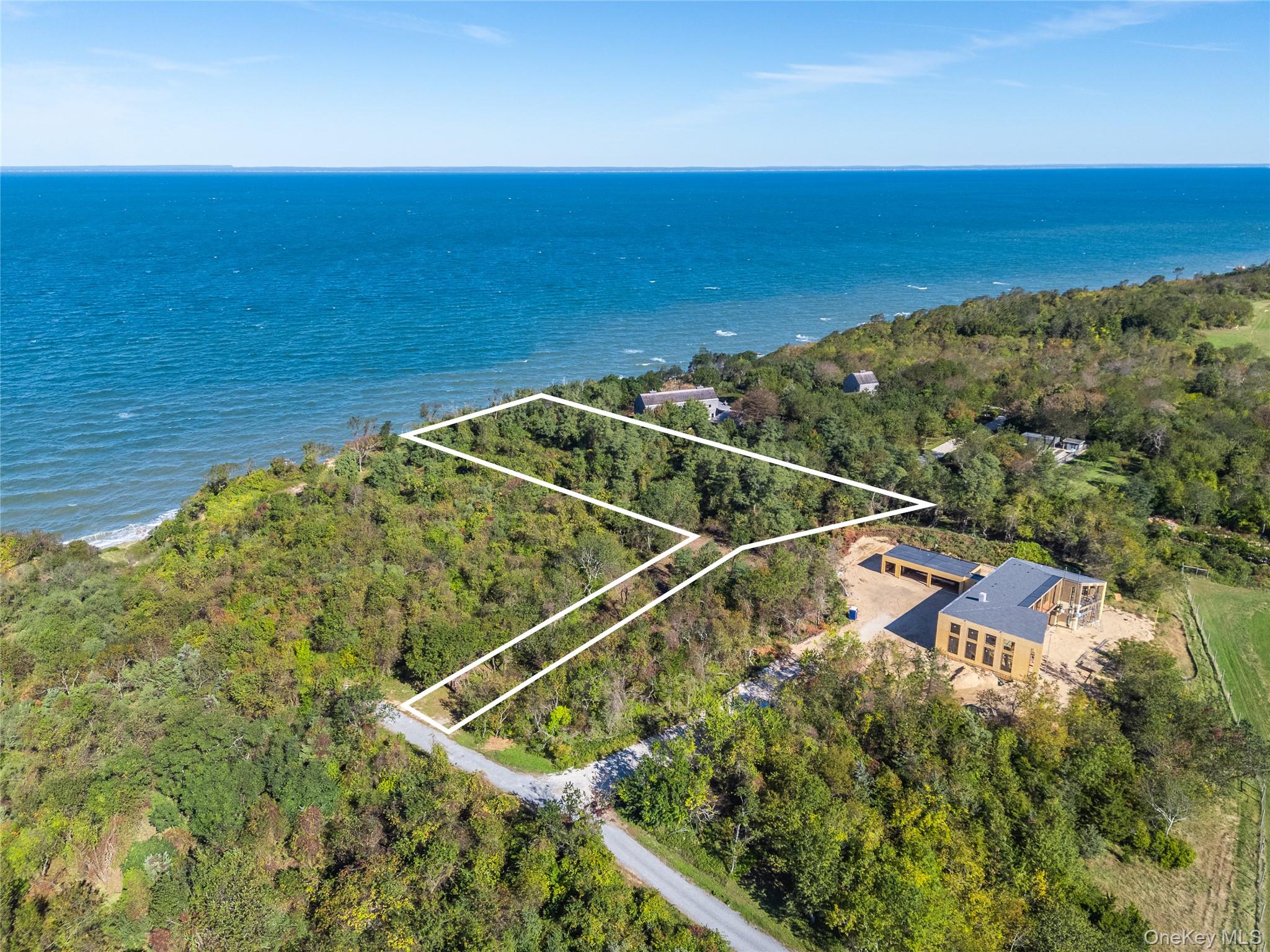 6121 Oregon Road Cutchogue, NY 11935 - Photo 19 of 22 a view of a sky from a balcony