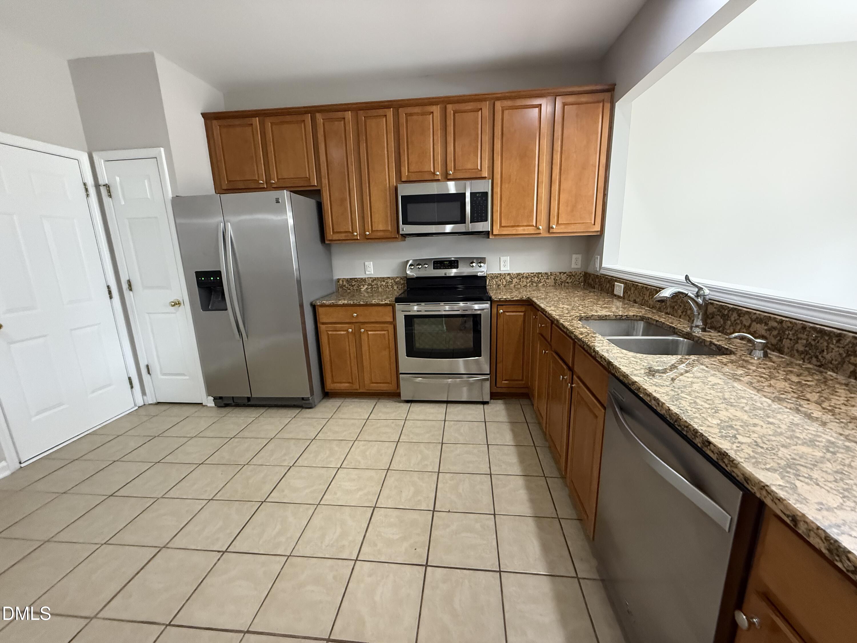 5634 Berry Creek Circle Raleigh, NC 27613 - Photo 9 of 31 IMG_1553