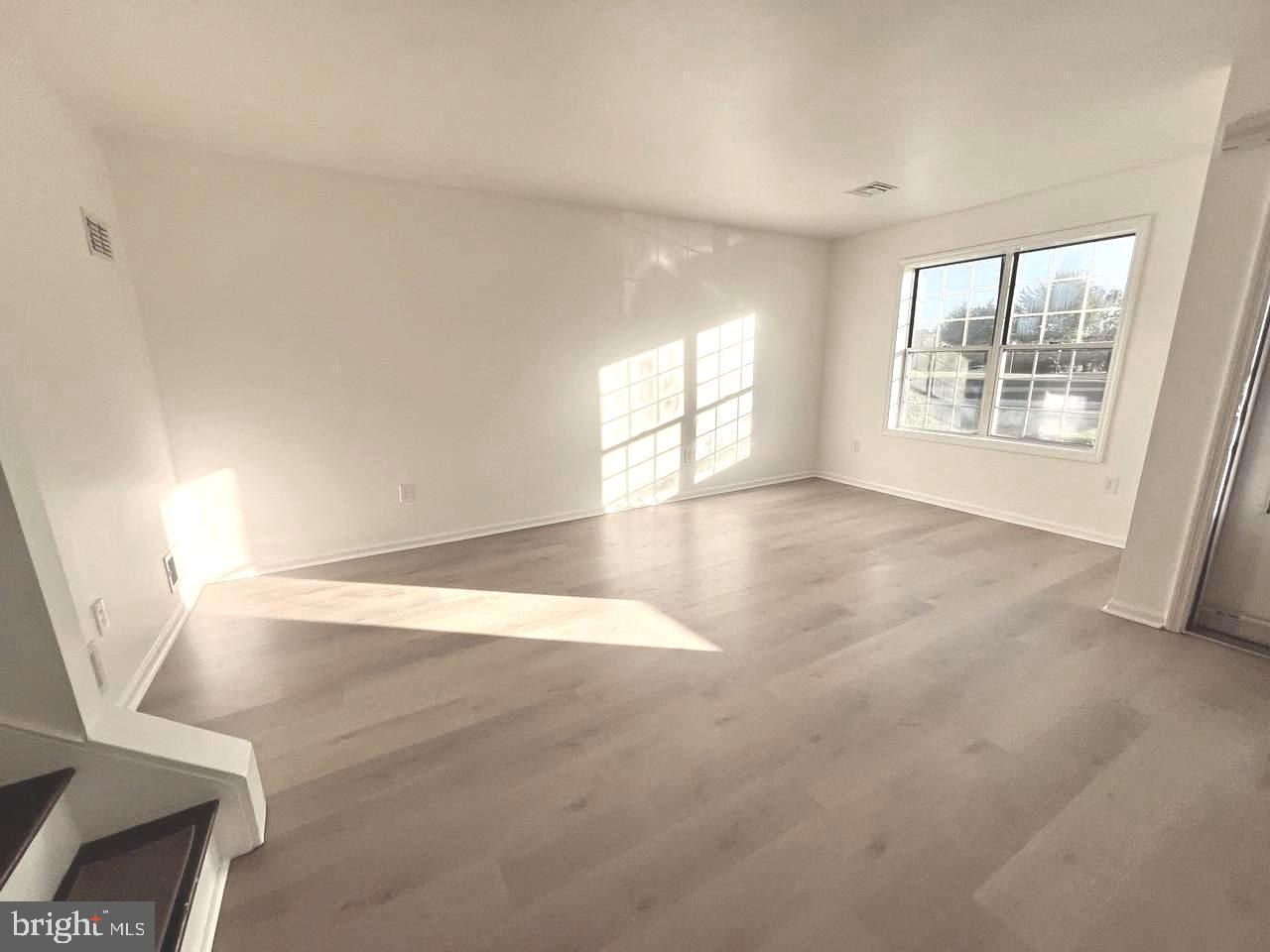 112 Spring Ridge Court Lancaster, PA 17601 - Photo 8 of 19 an empty room with windows