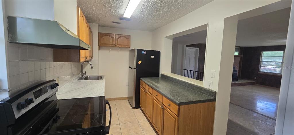 9060 Alan Boulevard Punta Gorda, FL 33982 - Photo 2 of 20 a kitchen with a refrigerator and a sink