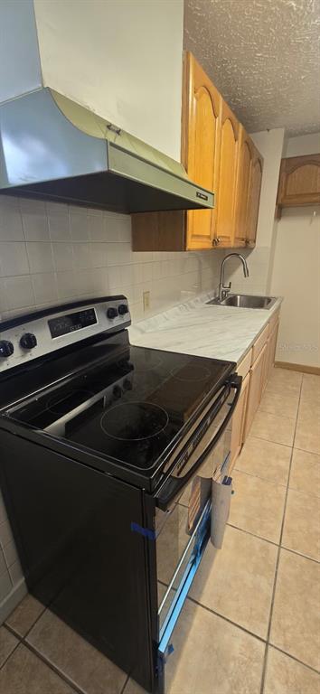 9060 Alan Boulevard Punta Gorda, FL 33982 - Photo 3 of 20 a stove top oven sitting inside of a kitchen