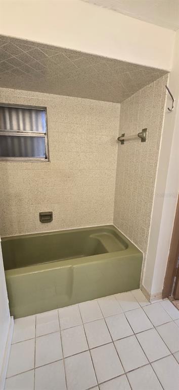 9060 Alan Boulevard Punta Gorda, FL 33982 - Photo 6 of 20 a bathroom with a bathtub