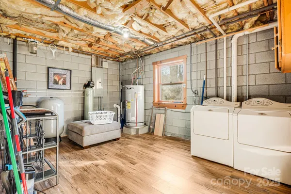 a view of a storage & utility room