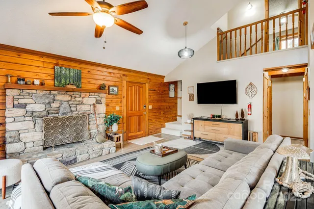 $675,000 | 1 Lynnette Drive, Fairview, NC 28730