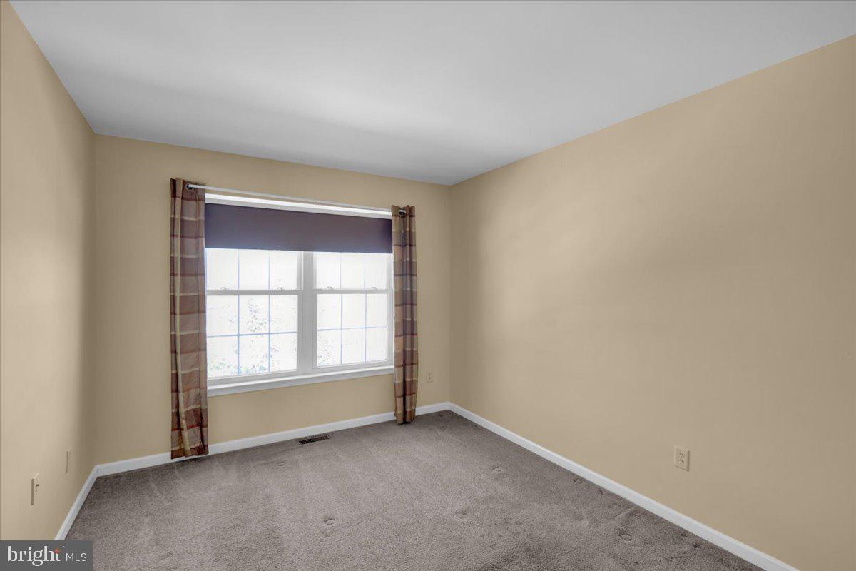 902 Bedford Avenue Reading, PA 19607 - Photo 34 of 48 an empty room with windows