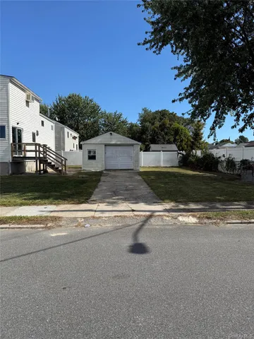 $640,000 | 49 Noble Street, North Babylon, NY 11703