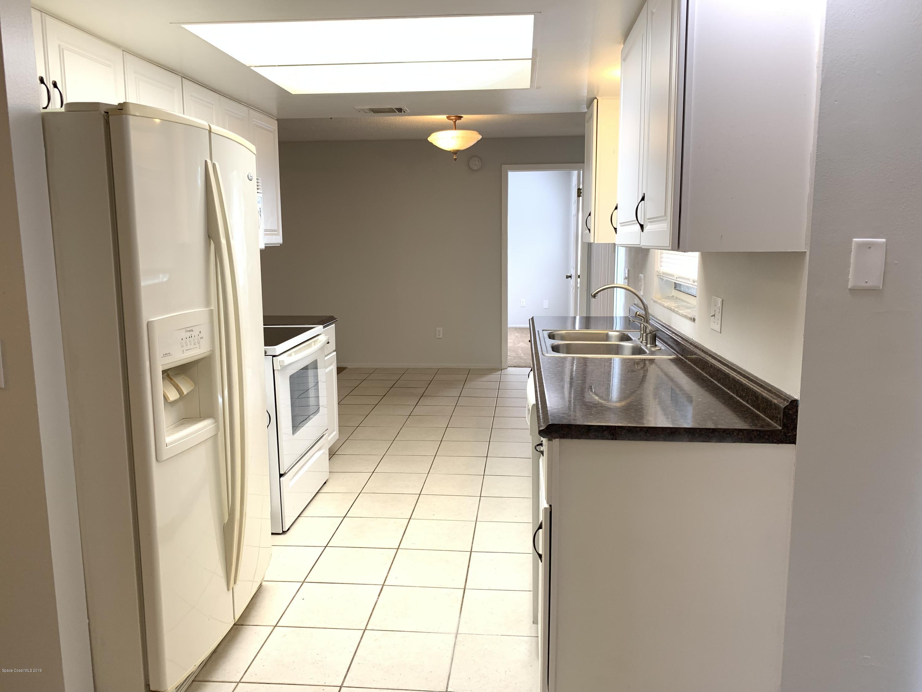 609 Croton Road Melbourne, FL 32935 - Photo 3 of 13 Kitchen