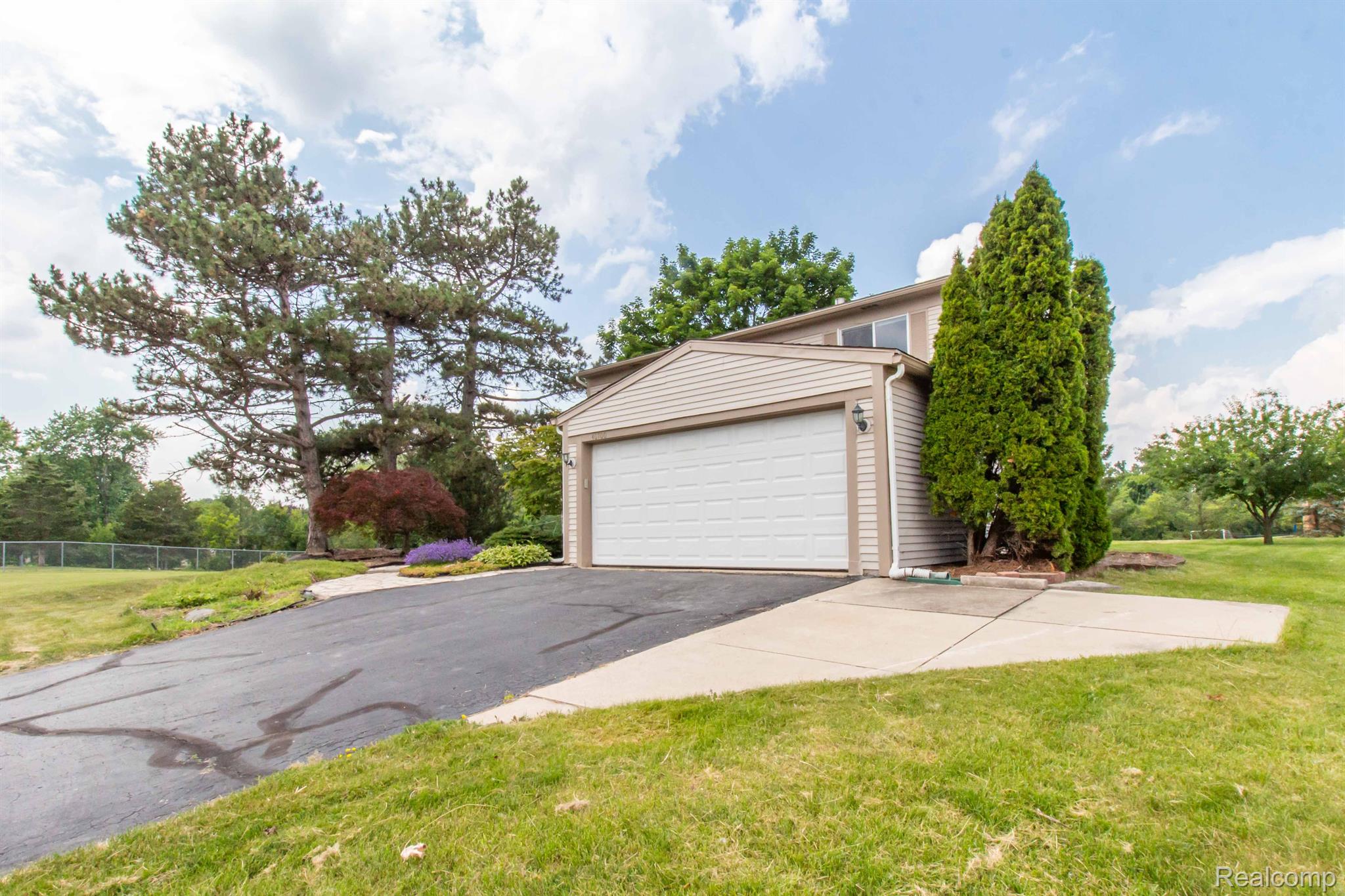 40700 Village Wood Road Novi, MI 48375 - Photo 3 of 46 Gallery Image 3