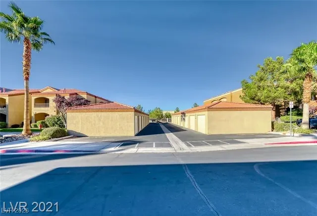 $1,700 | 950 Seven Hills Drive, Unit 2013, Henderson, NV 89052