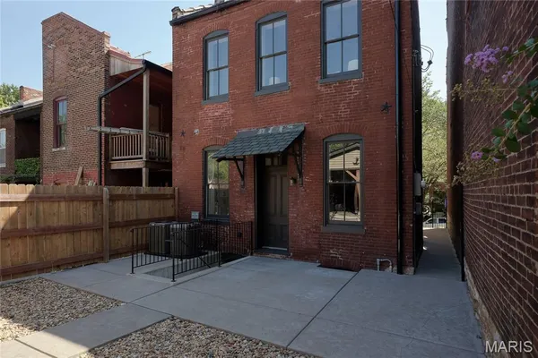 $495,000 | 2307 South 11th Street, St. Louis, MO 63104