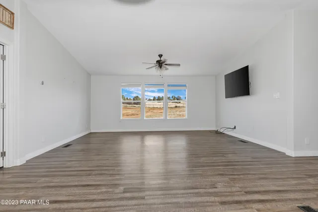 $460,000 | 155 North Son Shine Lane, Chino Valley, AZ 86323