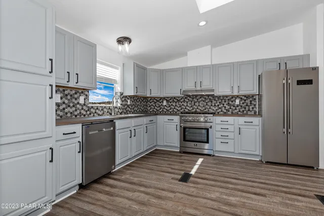 $460,000 | 155 North Son Shine Lane, Chino Valley, AZ 86323