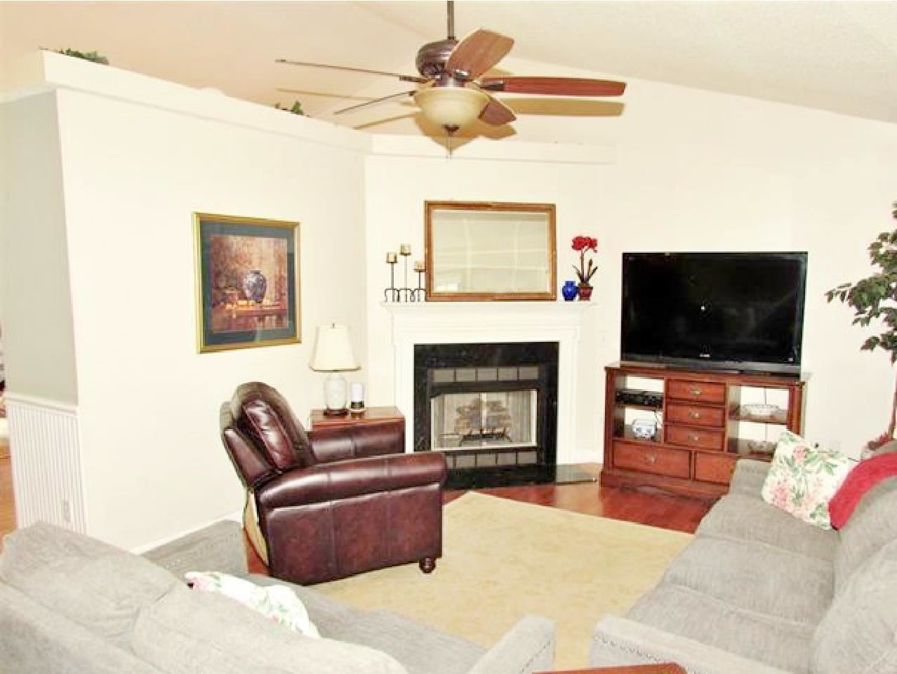 212 Beaver Ridge Way Benson, NC 27504 - Photo 4 of 18 Living Room