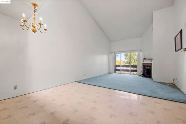 a view of empty room with window