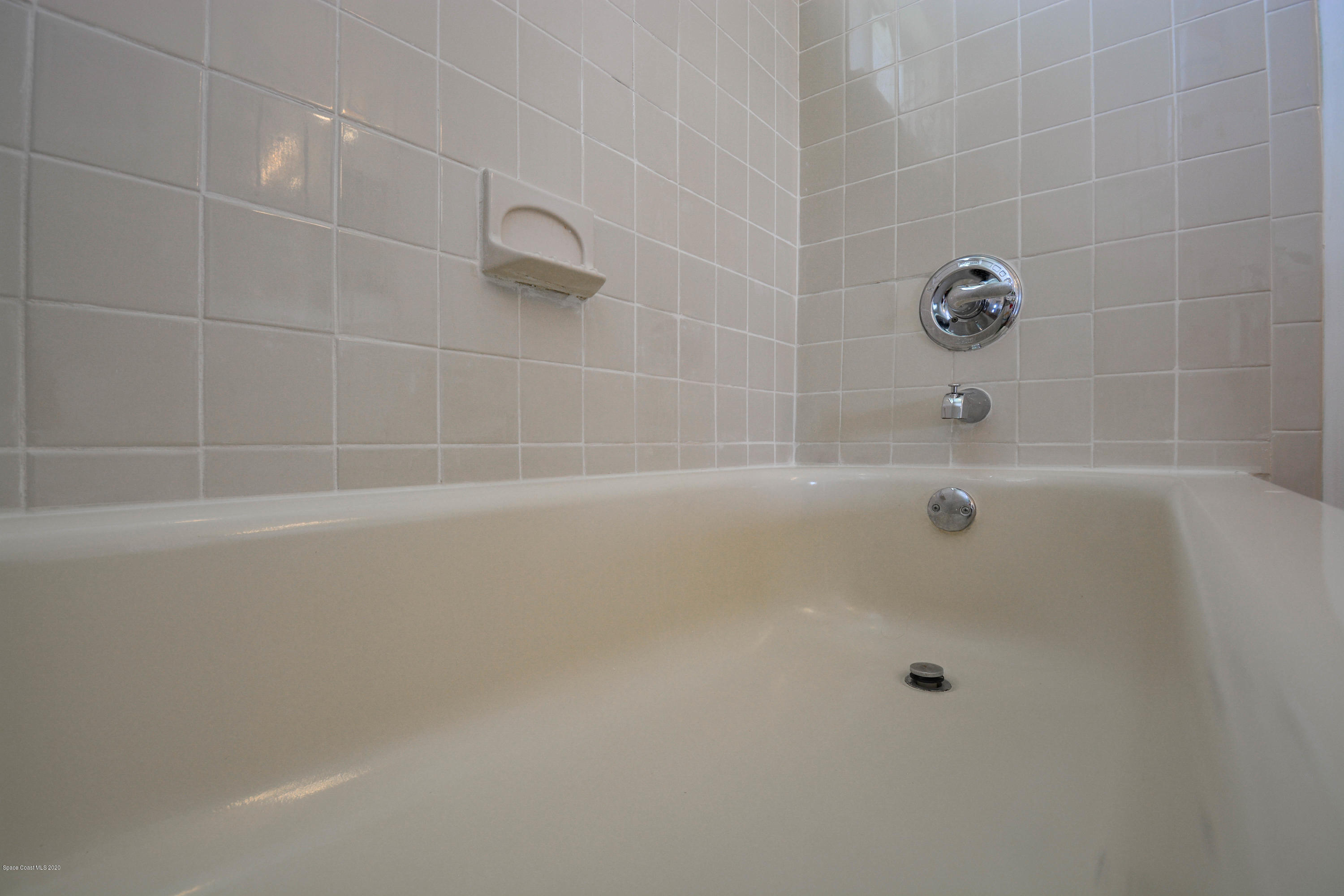 610 North Wickham Road, Unit 74 Melbourne, FL 32935 - Photo 41 of 46 a close up of a bathtub