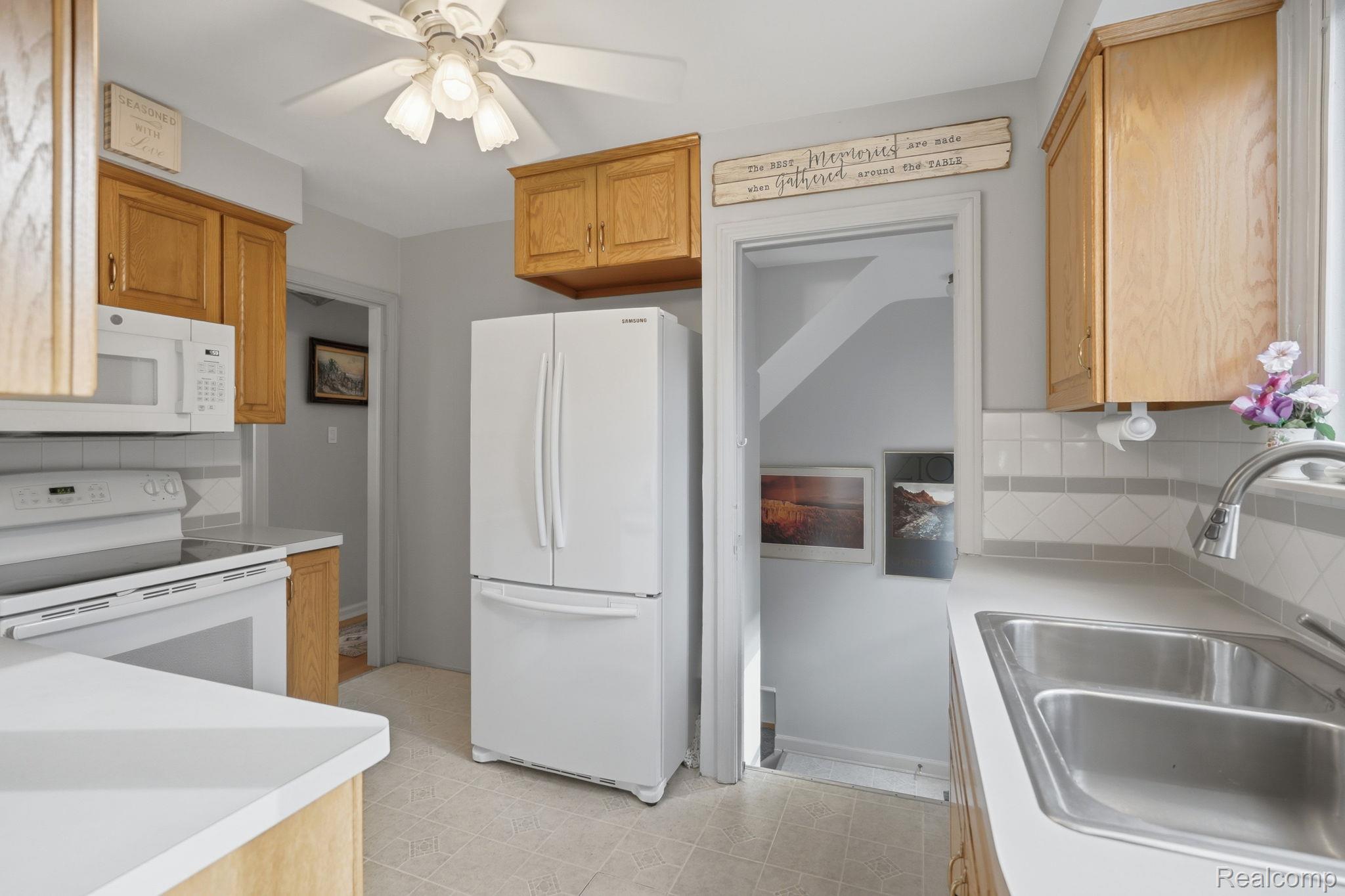 1857 Roslyn Road Grosse Pointe, MI 48236 - Photo 9 of 38