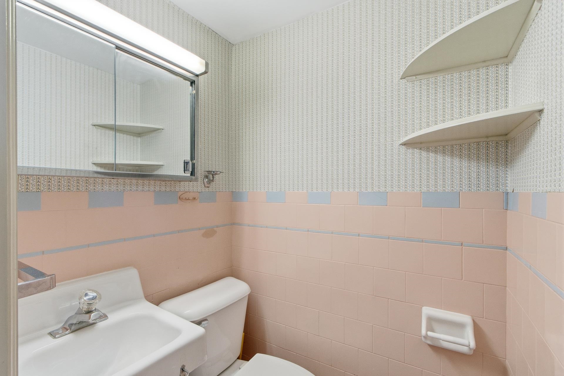 809 West Edgewater Street Portage, WI 53901 - Photo 12 of 36