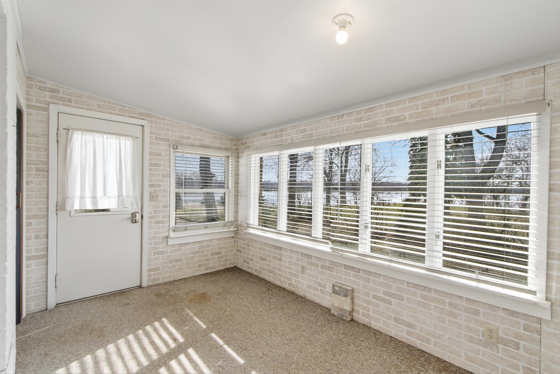 809 West Edgewater Street Portage, WI 53901 - Photo 18 of 36