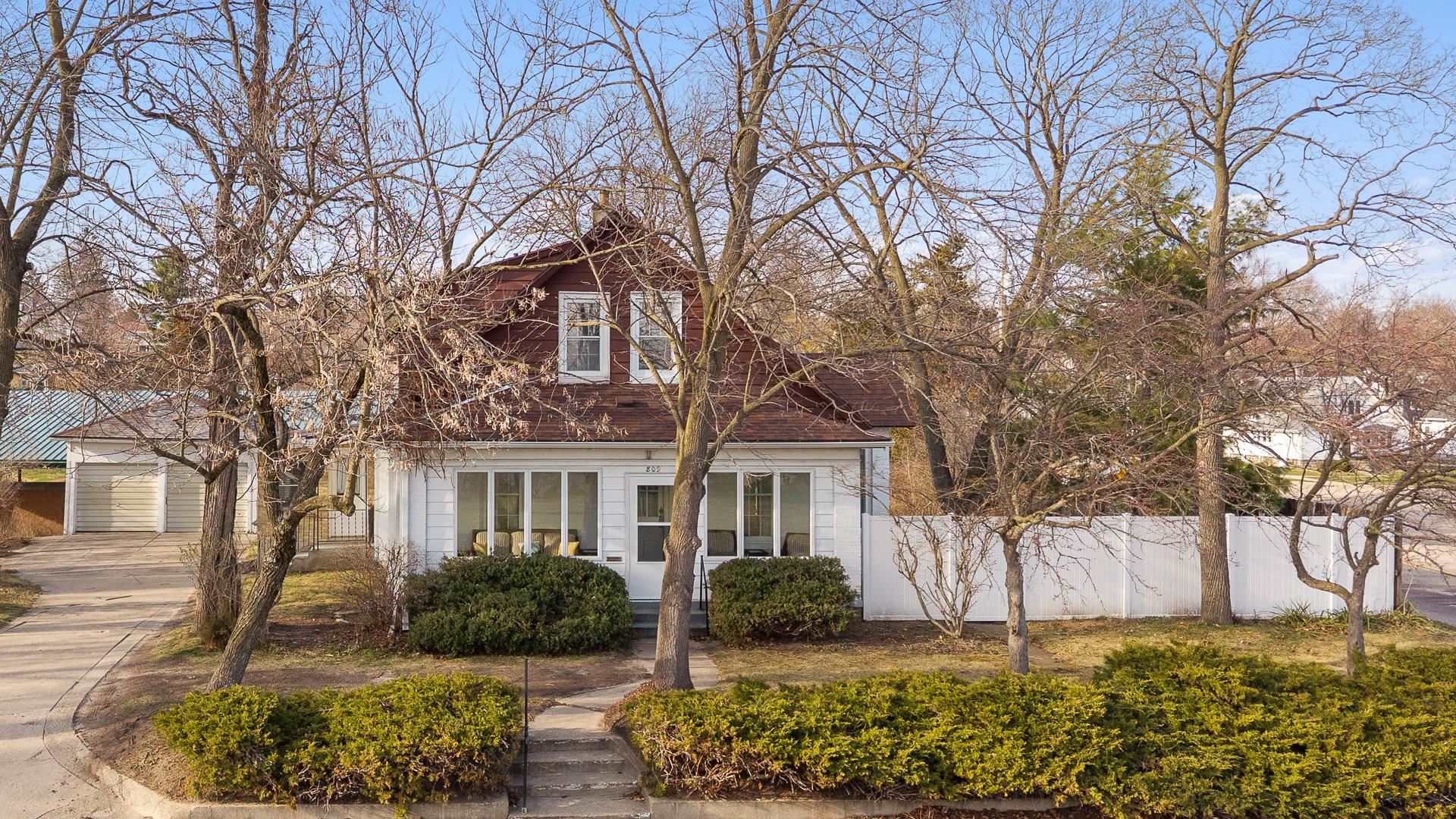 809 West Edgewater Street Portage, WI 53901 - Photo 2 of 36