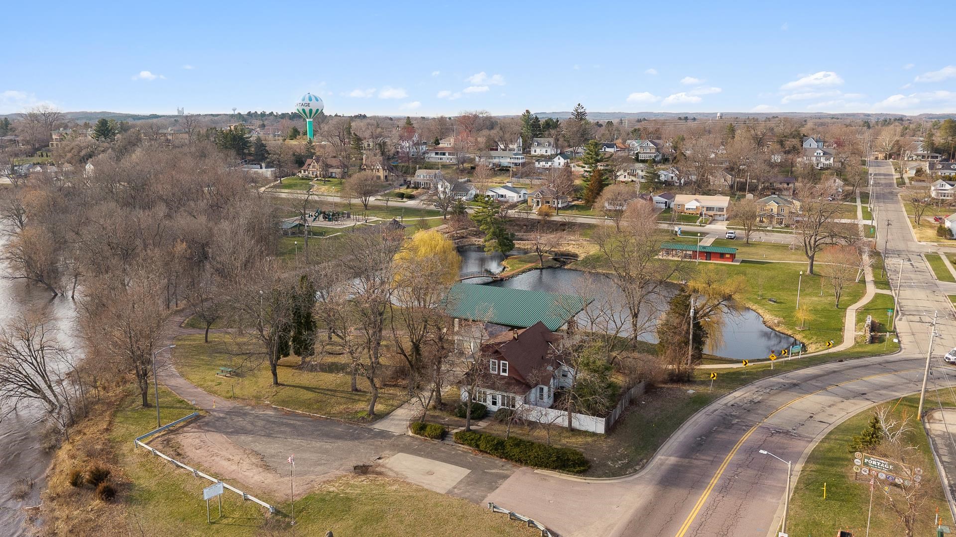 809 West Edgewater Street Portage, WI 53901 - Photo 34 of 36