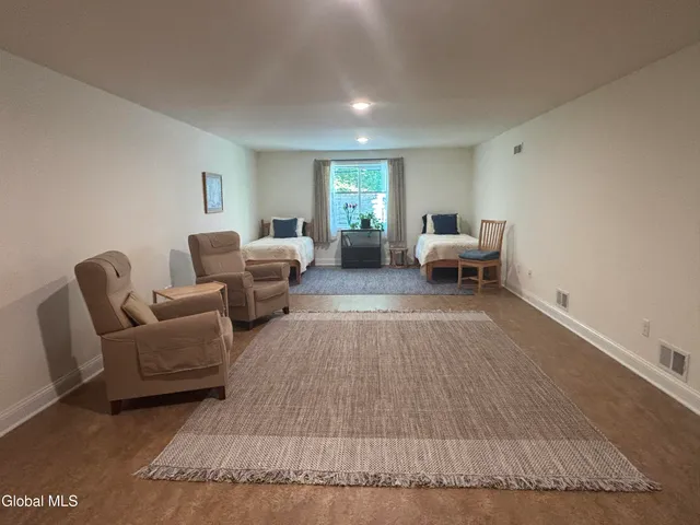 $469,900 | 10 Canterbury Lane, Bethlehem, NY 12054