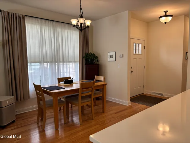 $469,900 | 10 Canterbury Lane, Bethlehem, NY 12054