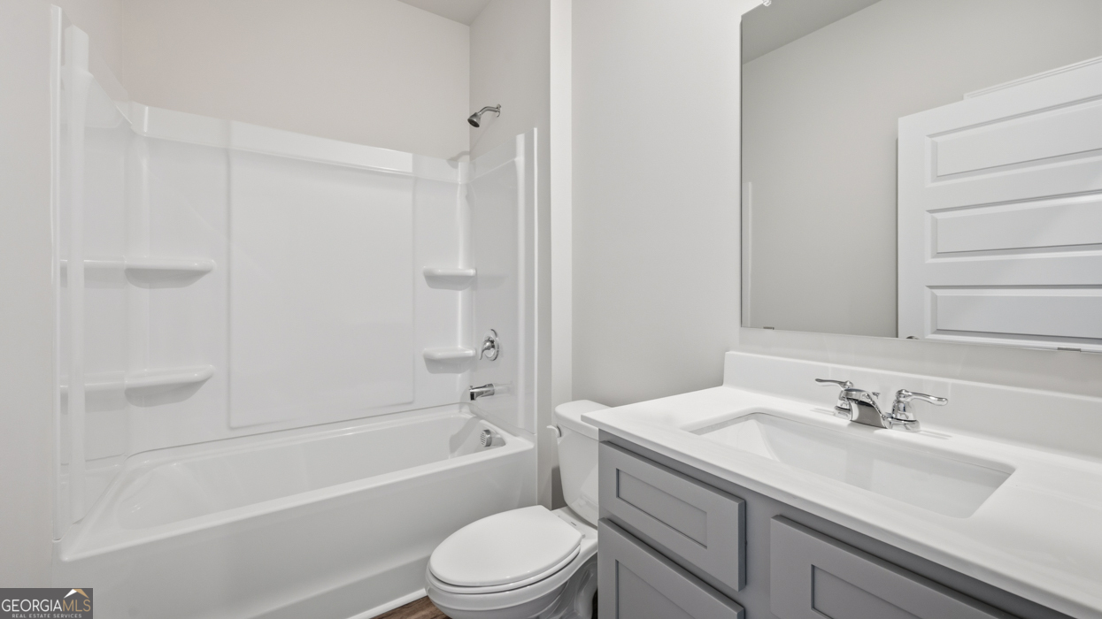 8583 Preakness Pass Snellville, GA 30039 - Photo 5 of 30 a bathroom with a sink toilet and a bathtub