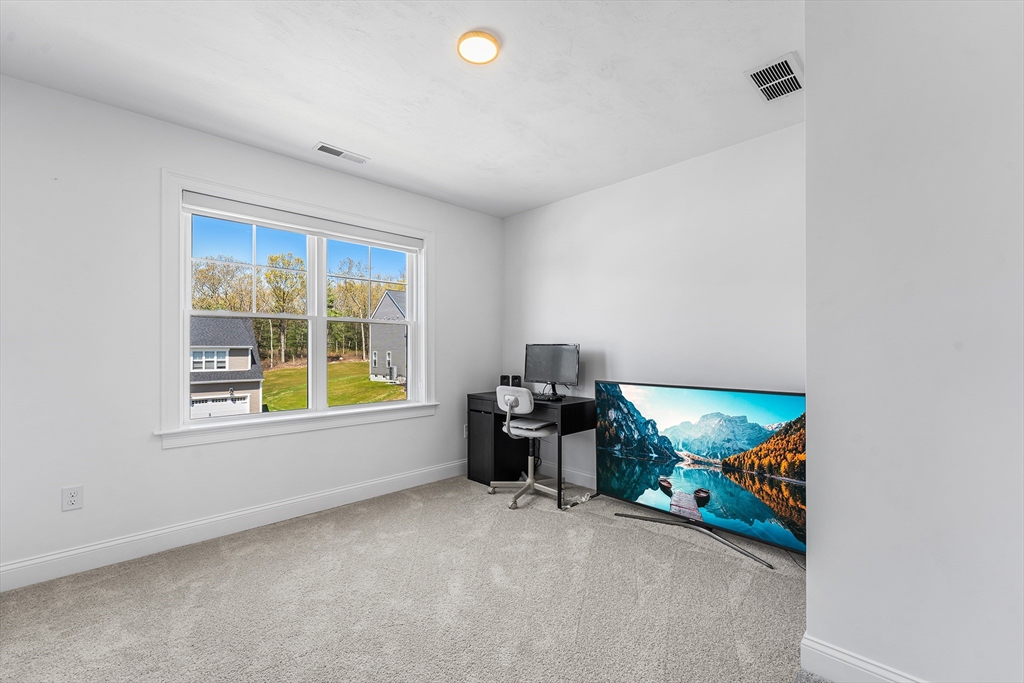 93 Mantell Road Uxbridge, MA 01569 - Photo 18 of 29 Gallery Image 18