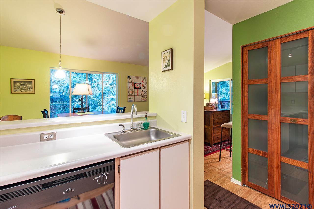5156 Southwest Multnomah Boulevard Portland, OR 97219 - Photo 15 of 25 Gallery Image 15