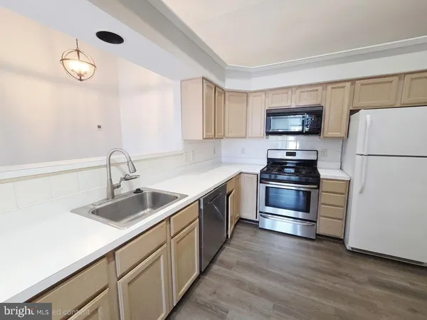 $2,350 | 8303 Bluebird Way, Unit M, Lorton, VA 22079