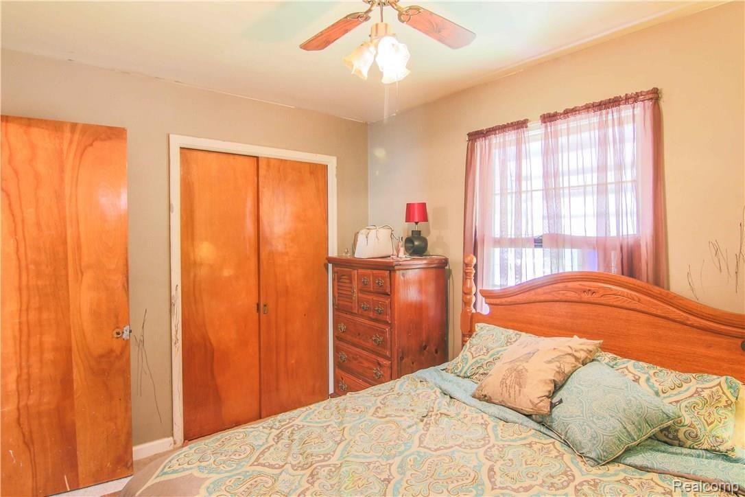 205 Shadowlawn Street Inkster, MI 48141 - Photo 6 of 18 untitled (7 of 35).jpg