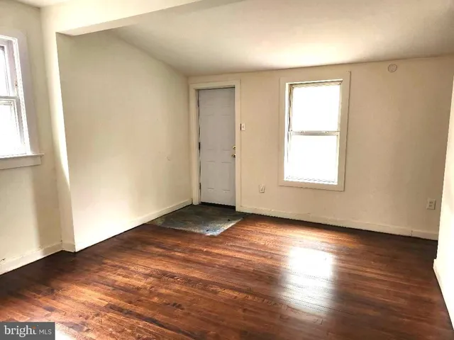 $2,650 | 212 Mulberry Street, Bristol, PA 19007