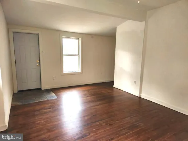 $2,650 | 212 Mulberry Street, Bristol, PA 19007