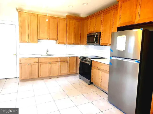 $2,650 | 212 Mulberry Street, Bristol, PA 19007